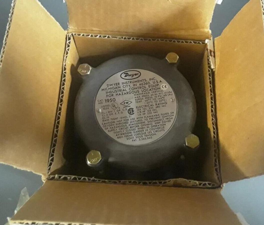 Used Dwyer 1950-0-2F Explosion Proof Pressure Switch.