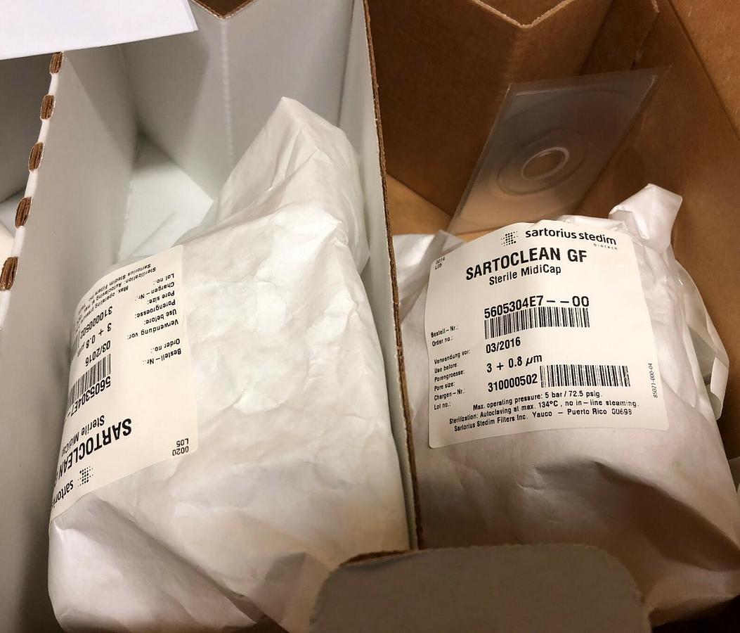 1 box of 4 Sartorius™ Sartoclean® GF MidiCaps® 0.8µm  Disposable Prefilter