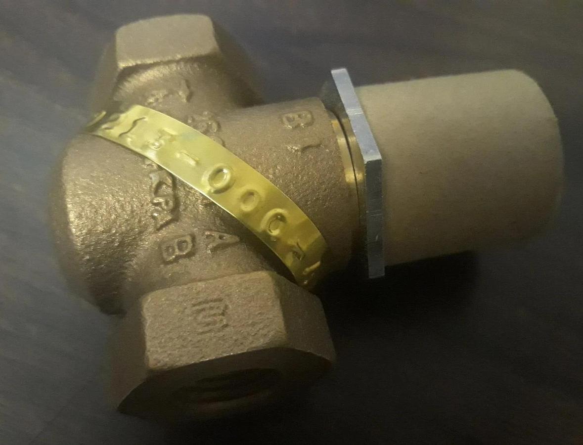 New-Siebe VB-9213-0-4-4 valve 2-way 1/2" 3.6 CV