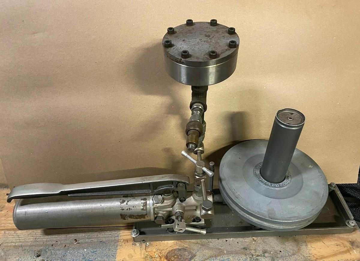 Used Ametek Portable Dead Weight Tester w/ WG 27 weights