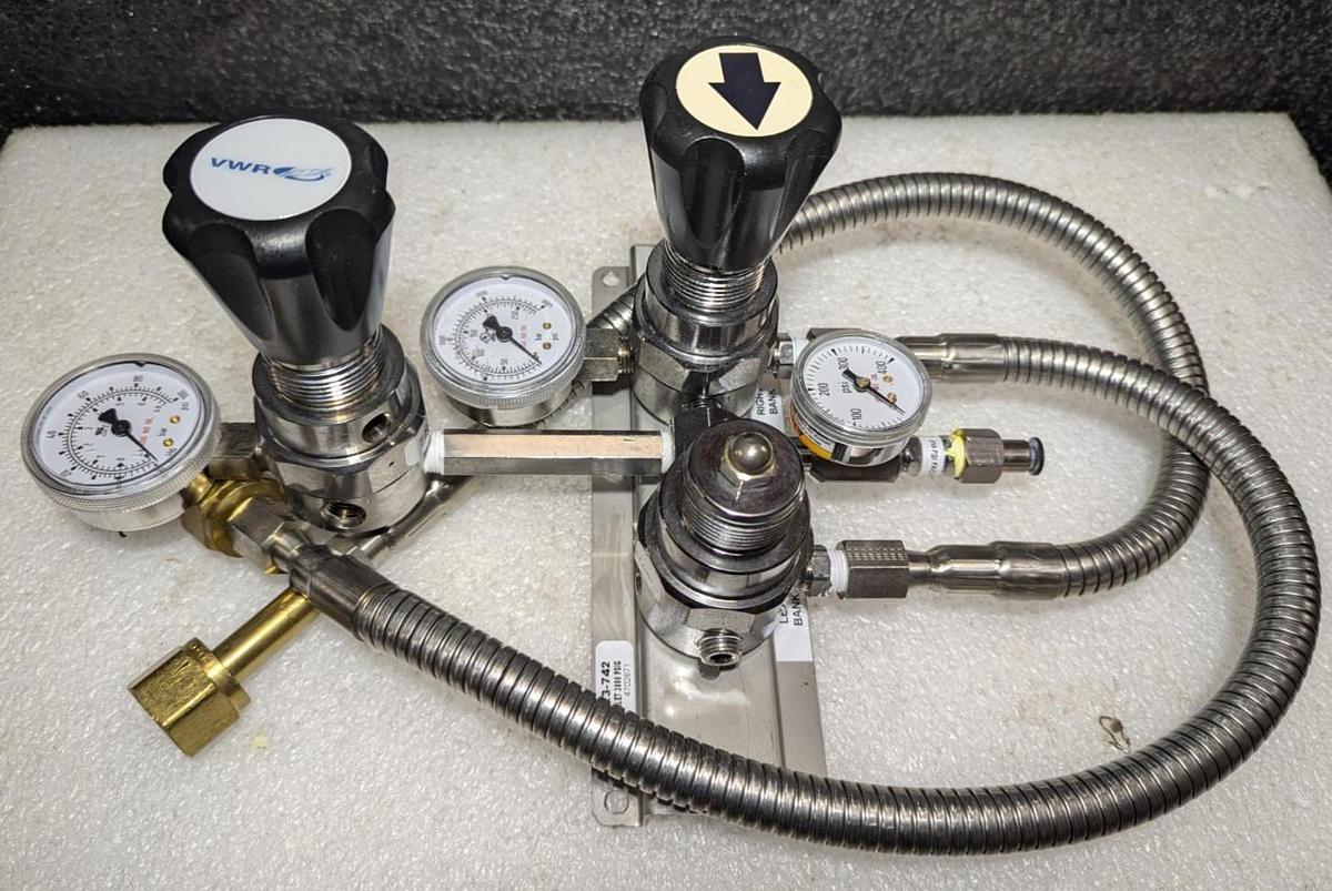 Used VWR  MANFLD -HUB 900BR-050  Regulator with Stainless Steel Hose