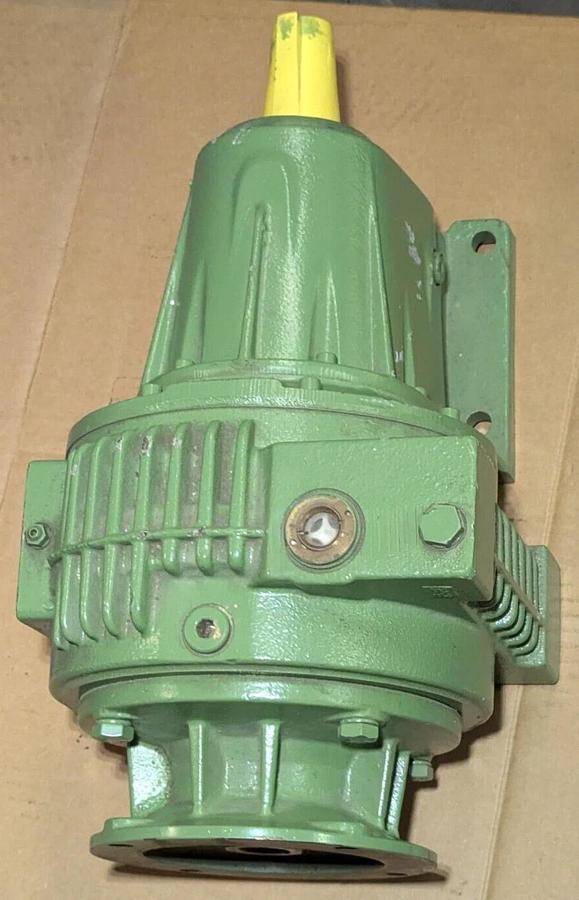 Lenze D-32696 Gearbox Reducer 12.602.12.13 oL=4UH1-220