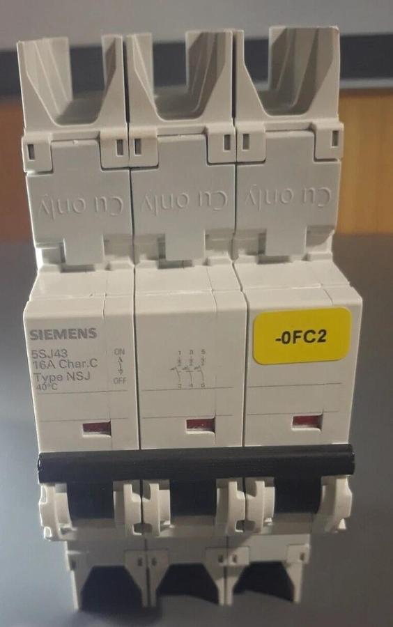 Used Siemens  5SJ4316-7HG42 / 3-Pole Circuit Breaker