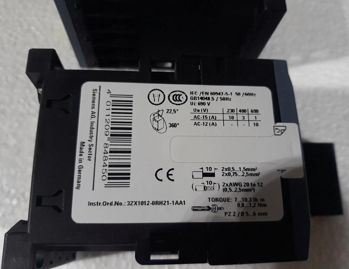 Used Lot of 2 SIEMENS  3RH2131-1BB40 W/ 3RT2916-1JJ00