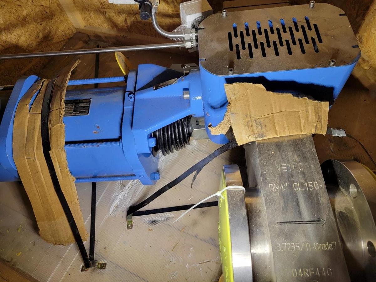 4" TI-Grade 7,  Samson VETEC type 82.7 rotary plug valve with actuator