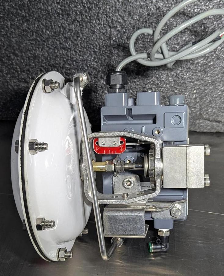 Used Fisher Baumann 32M-85000 Sanitary Pinch Valve w/ Hart F000016618 Fisher controls