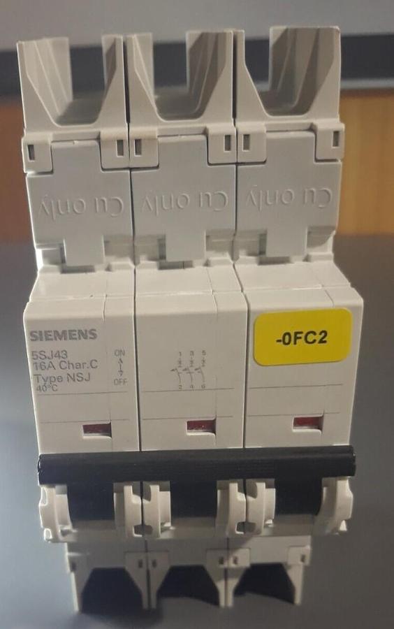 Used Siemens  5SJ4316-7HG42 / 3-Pole Circuit Breaker