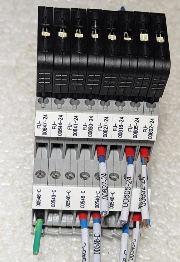 Used Lot of (8)  phoenix contact UKK5-T  with  (8 )fuses ST-SI-UK 4