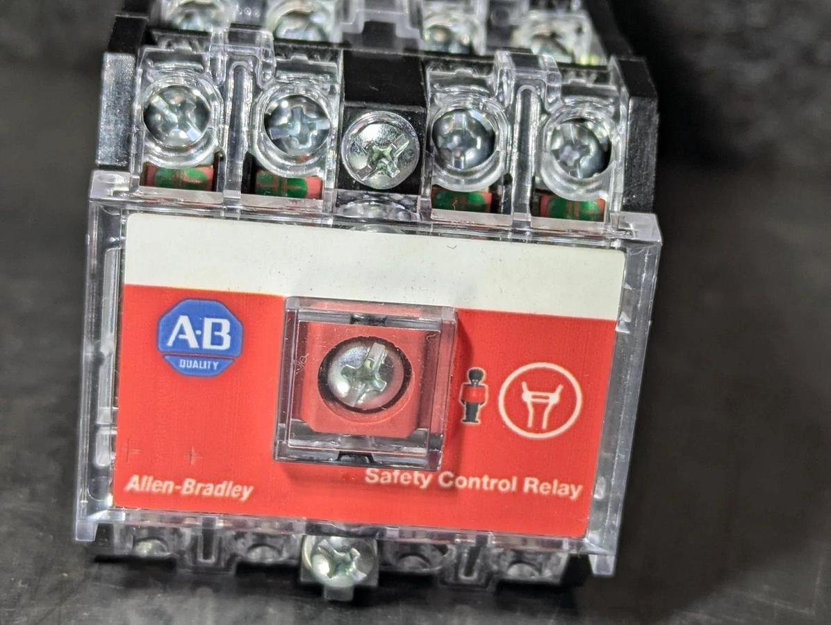Used Allen Bradley 700S-DCP1020Z24 Safety Control Relay