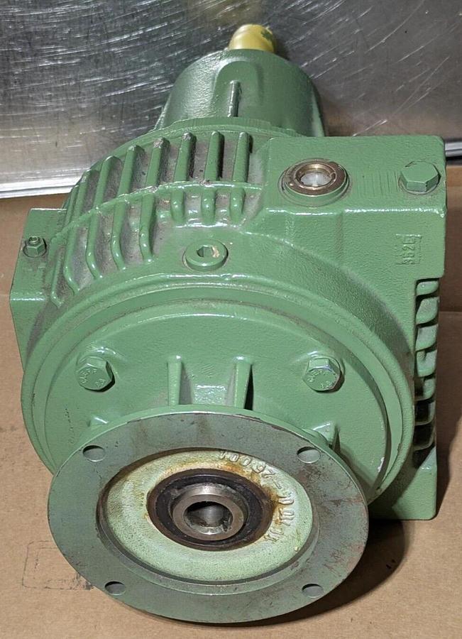 Lenze D-32696 Gearbox Reducer 12.602.12.13 oL=4UH1-220