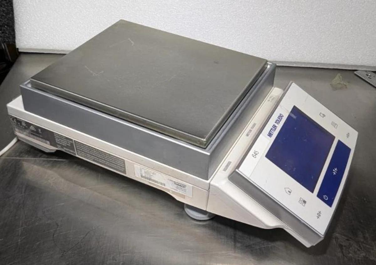 Used Mettler Toledo XS2002S Precision Balance 2100g d= 0.01g Touchscreen