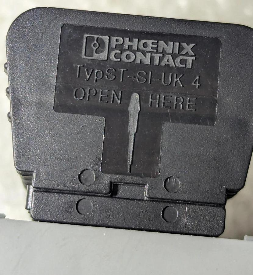 Used Lot of (8)  phoenix contact UKK5-T  with  (8 )fuses ST-SI-UK 4