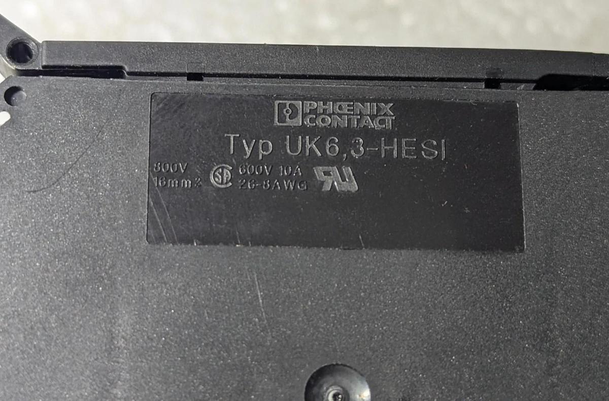 Used Lot of (7)  Phoenix  Contact TYP UK6,3-HESI Terminal Block W/Fuse