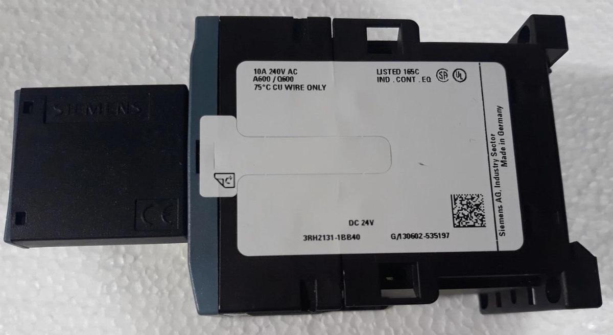 Used Lot of 2 SIEMENS  3RH2131-1BB40 W/ 3RT2916-1JJ00
