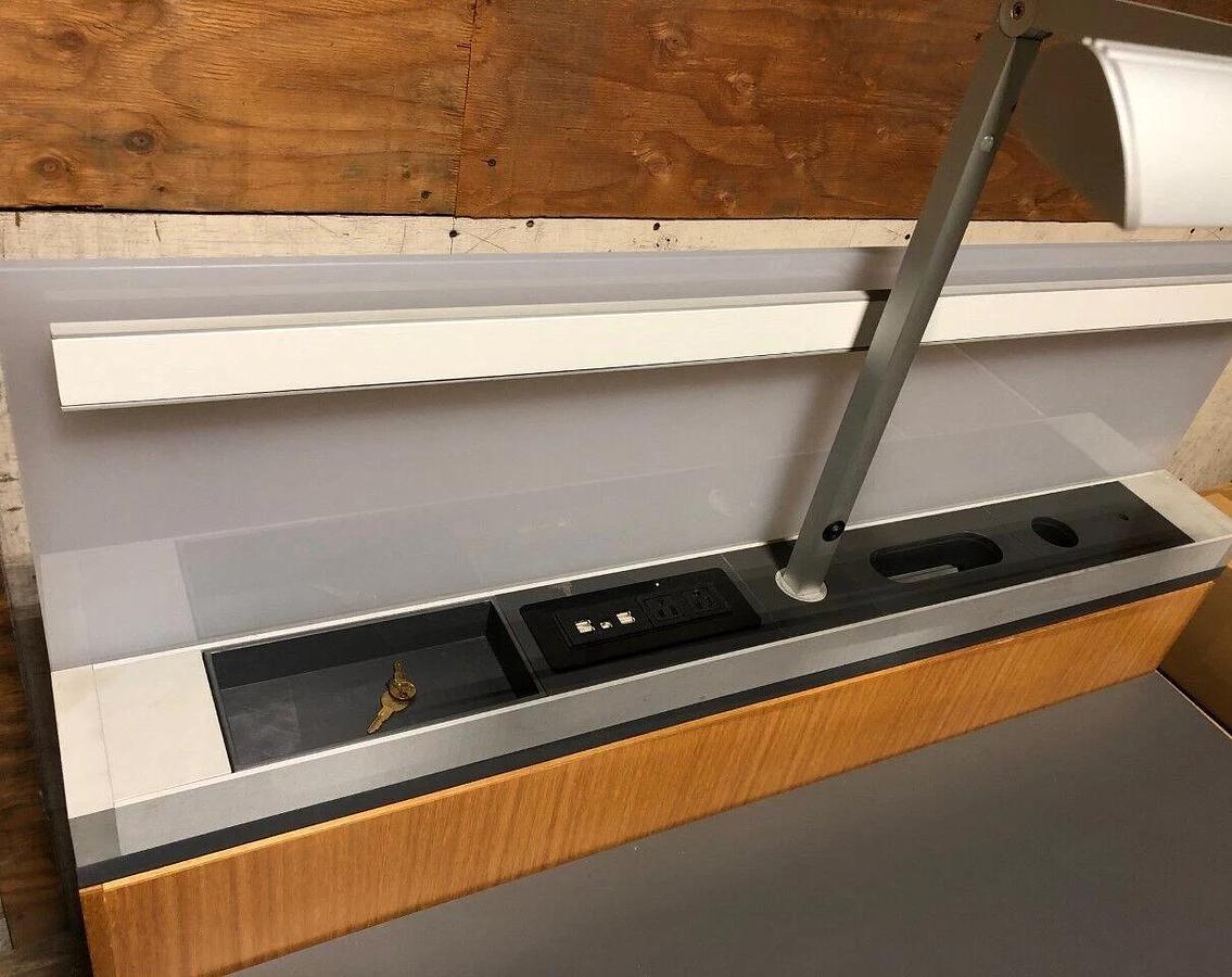 Used Mott Lab Mfg adjustable height 4' lab bench, Mott manufacturing