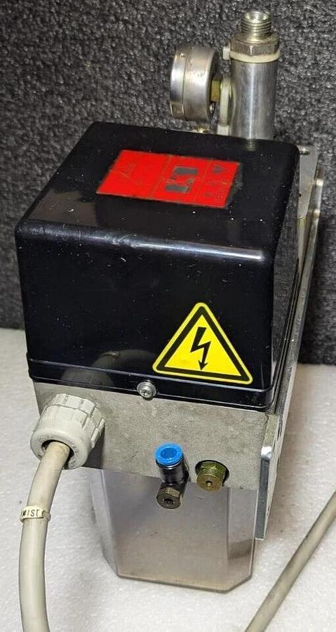 Used SKF Lubrication Systems VCM-2000-KW3-SP6 Oil Pump  24V