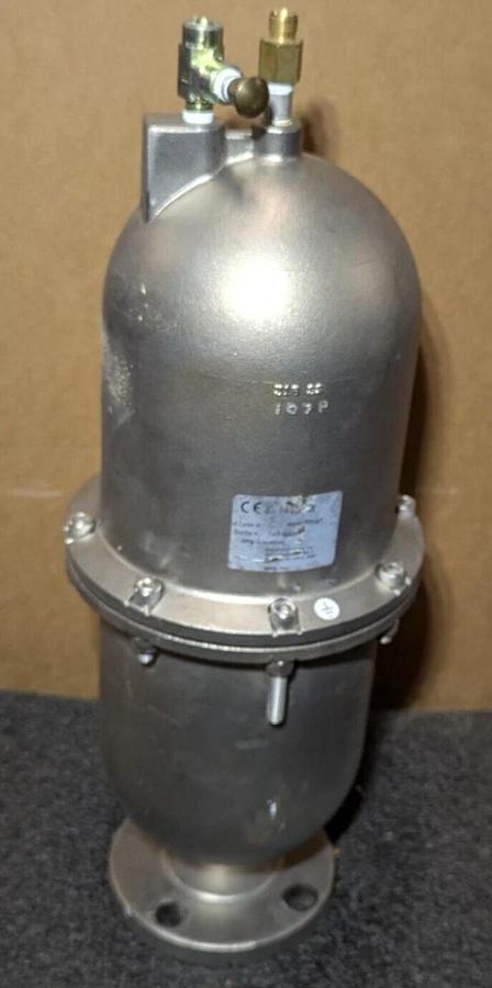 Used Blacoh Fluid Control 02420TF-AT, 316 SS  Stainless Steel Pulsation Dampener