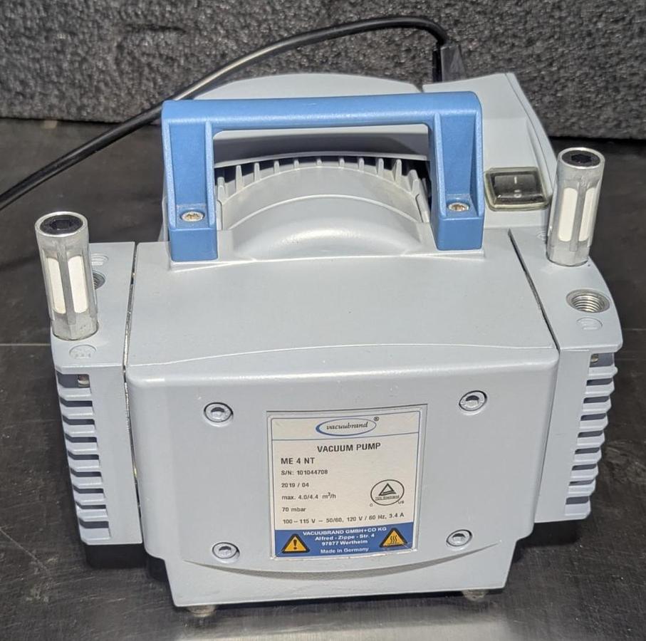 Used Vaccumbrand  ME 4NT  Diaphragm Vacuum Pump, 70 mbar