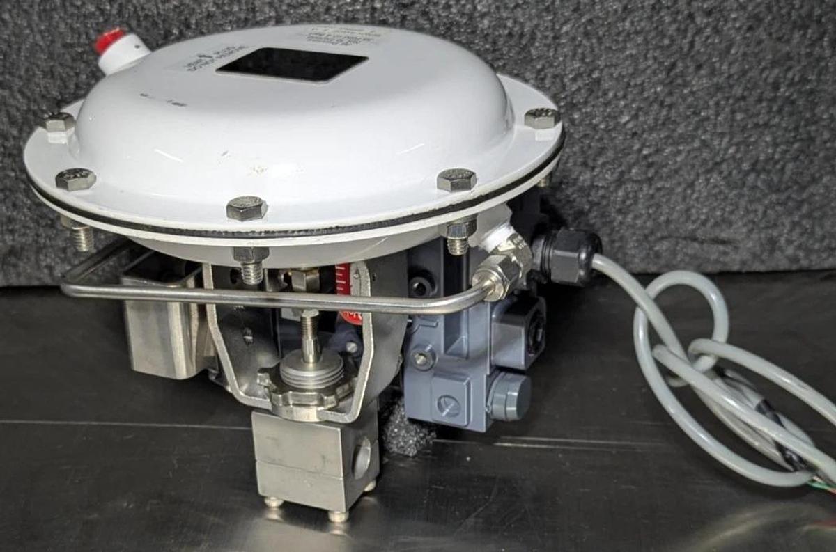 Used Fisher Baumann 32M-85000 Sanitary Pinch Valve w/ Hart F000016618 Fisher controls