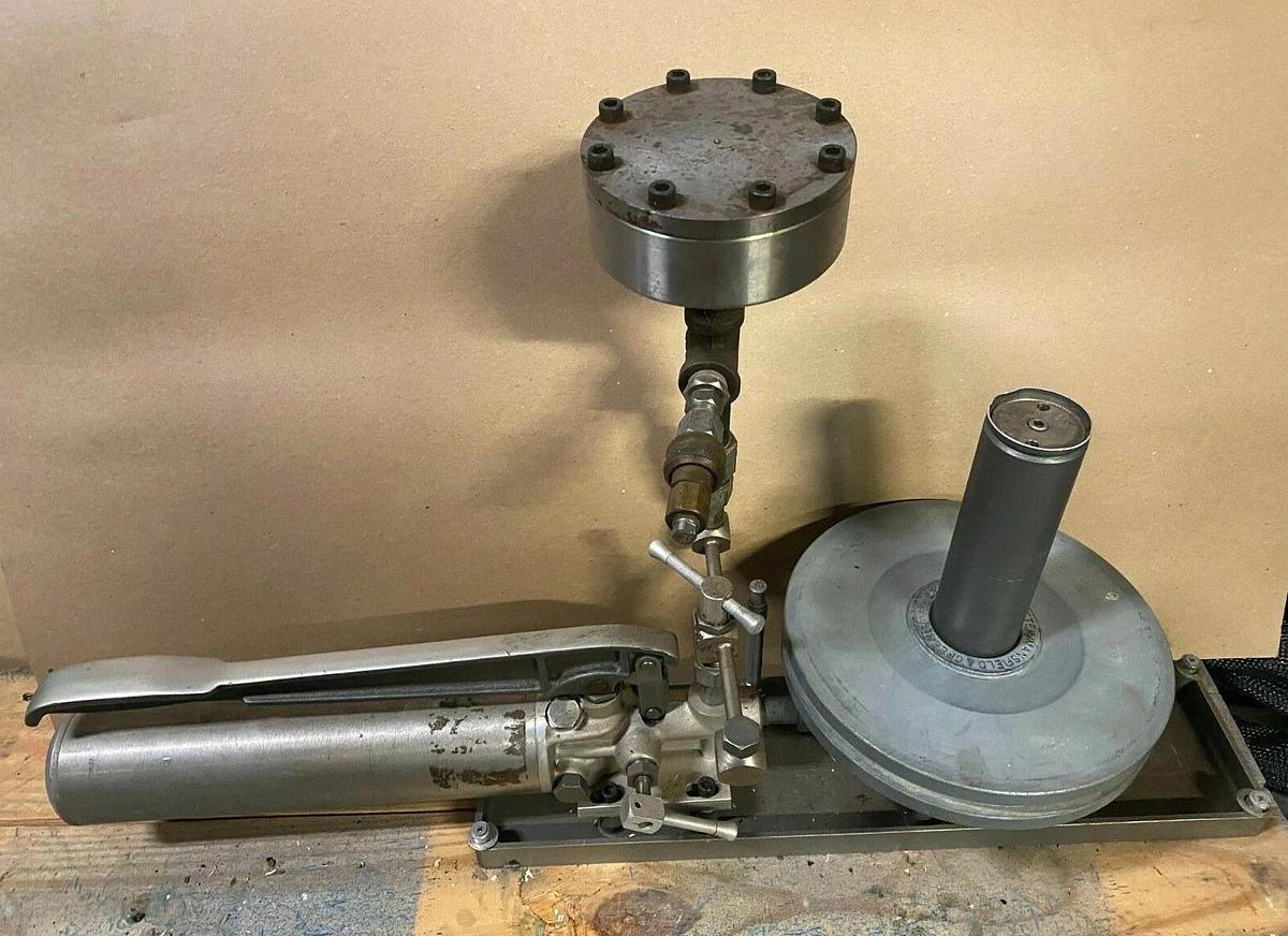Used Ametek Portable Dead Weight Tester w/ WG 27 weights