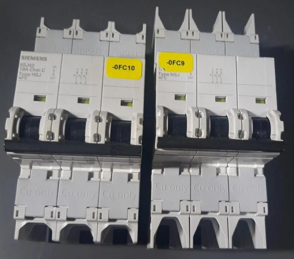 Used Lot of 2 Siemens 5SJ4310-7HG41 & 5SJ4301-7HG42 / 3-Pole Circuit Breaker