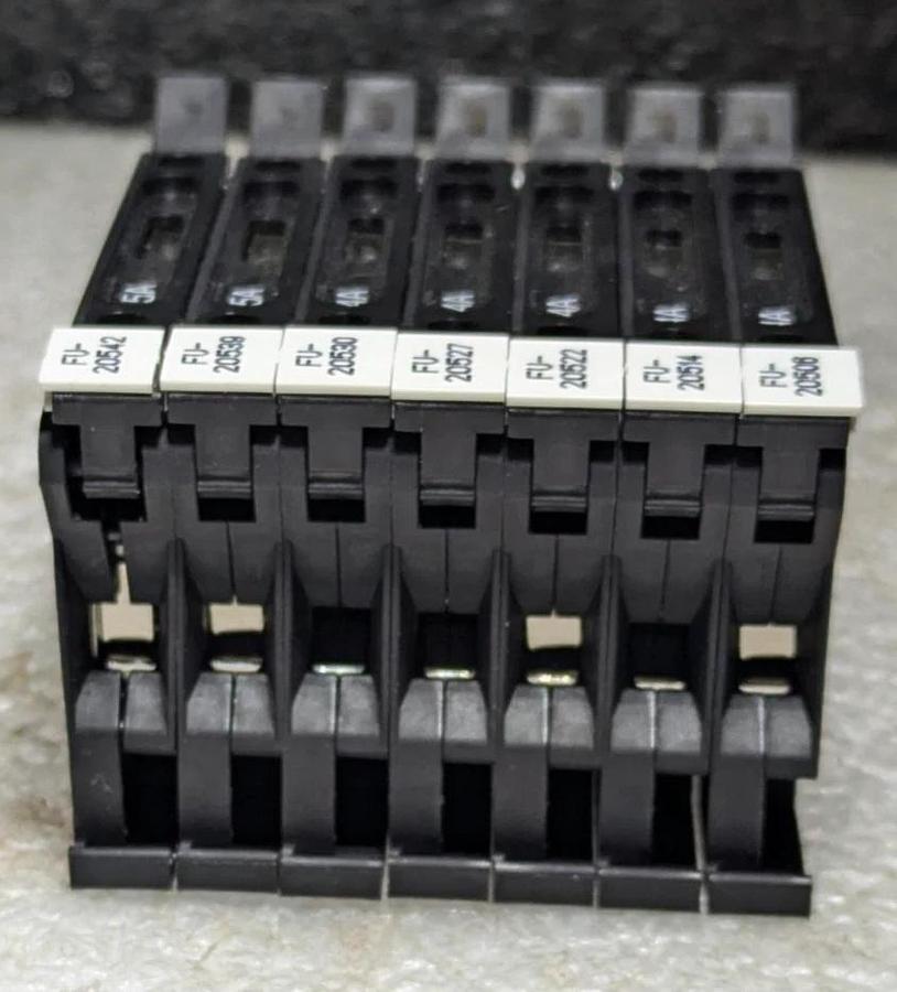 Used Lot of (7)  Phoenix  Contact TYP UK6,3-HESI Terminal Block W/Fuse