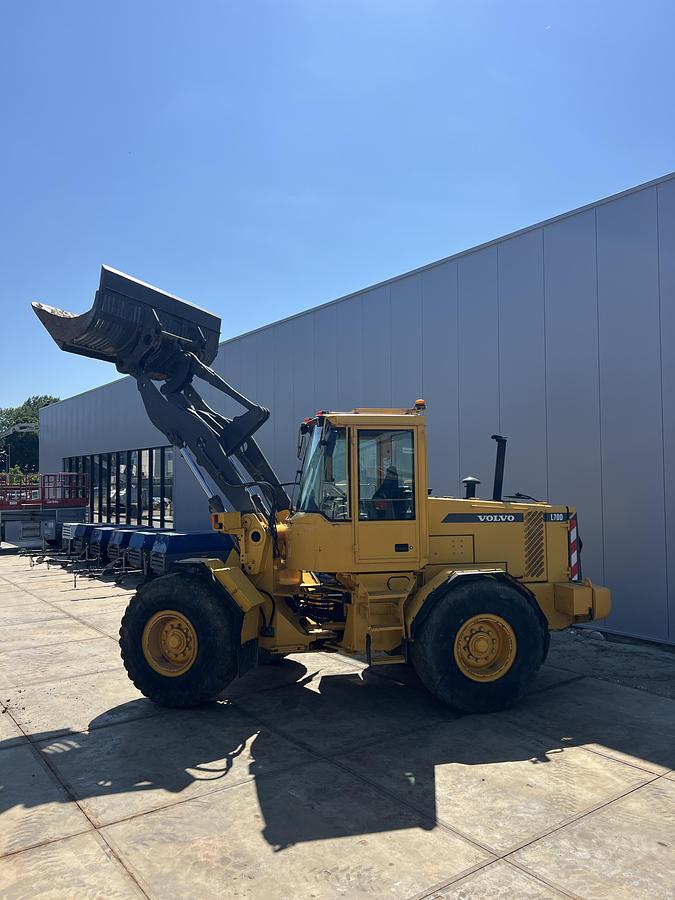 Used 2001 Volvo L70D