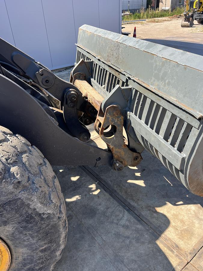 Used 2001 Volvo L70D