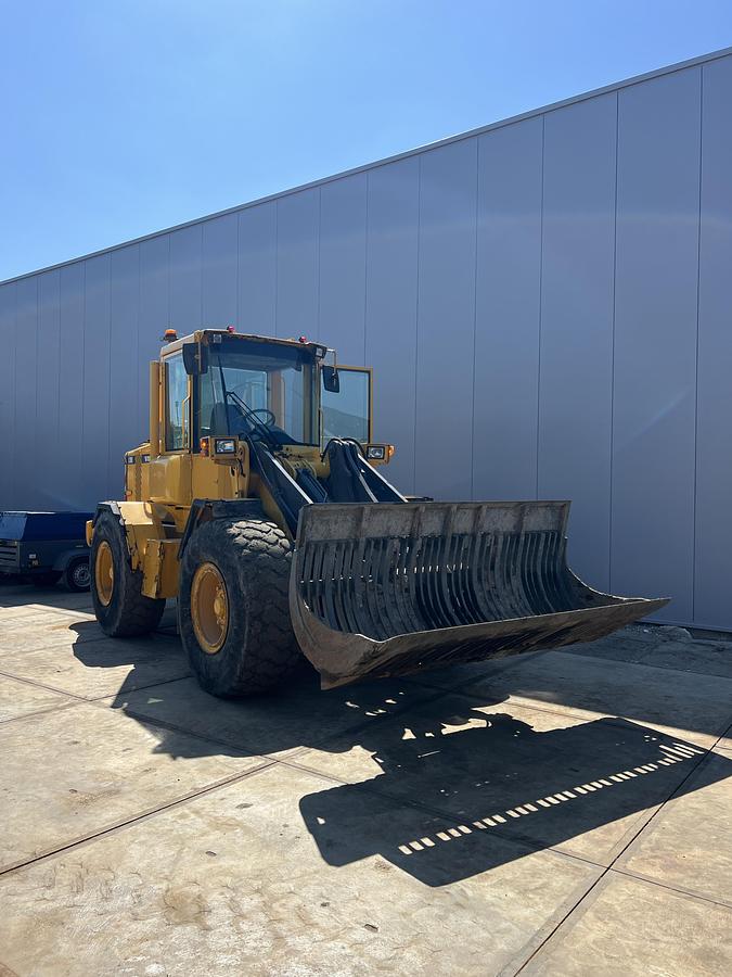 Used 2001 Volvo L70D