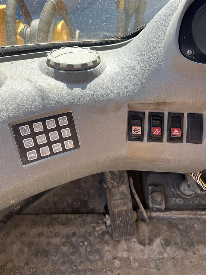 Used 2001 Volvo L70D