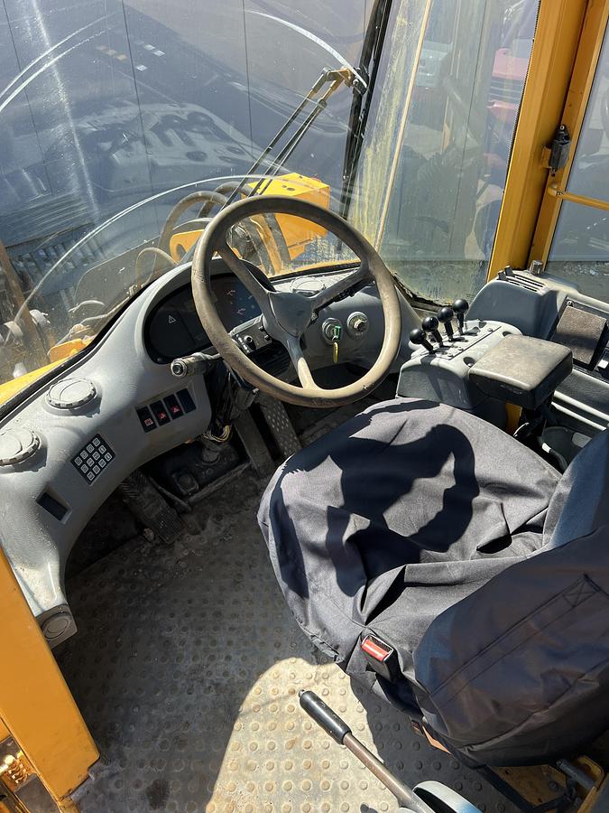 Used 2001 Volvo L70D