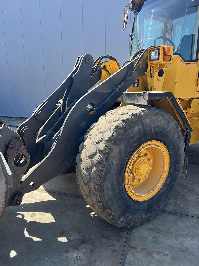 Used 2001 Volvo L70D