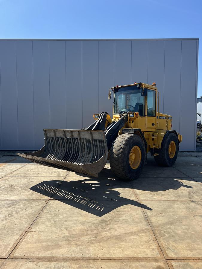 Used 2001 Volvo L70D