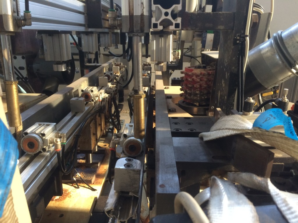 Usato 2008 Fresatrice Levigatrice Troncatrice per gambe di sedia o elementi simili