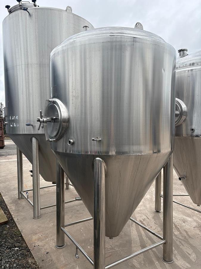 Used 2000 Litre Stainless Steel Fermenting Tanks
