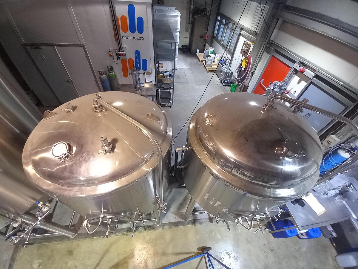 Used 2000 Litre Stainless Steel Fermenting Tanks