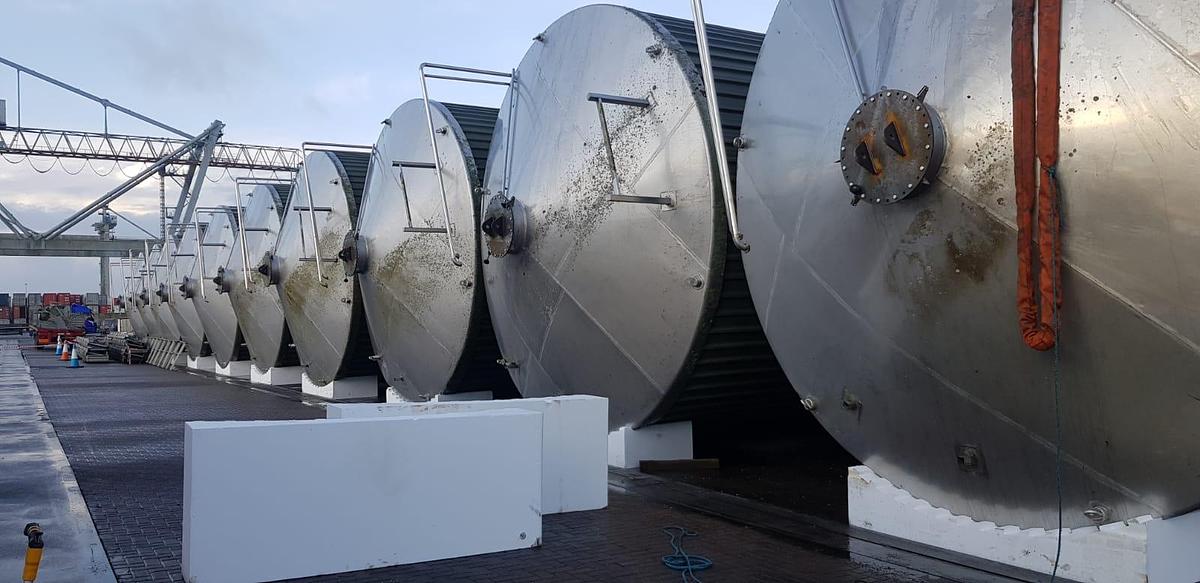 Used 325,000 Litre 304 Stainless Steel Tanks