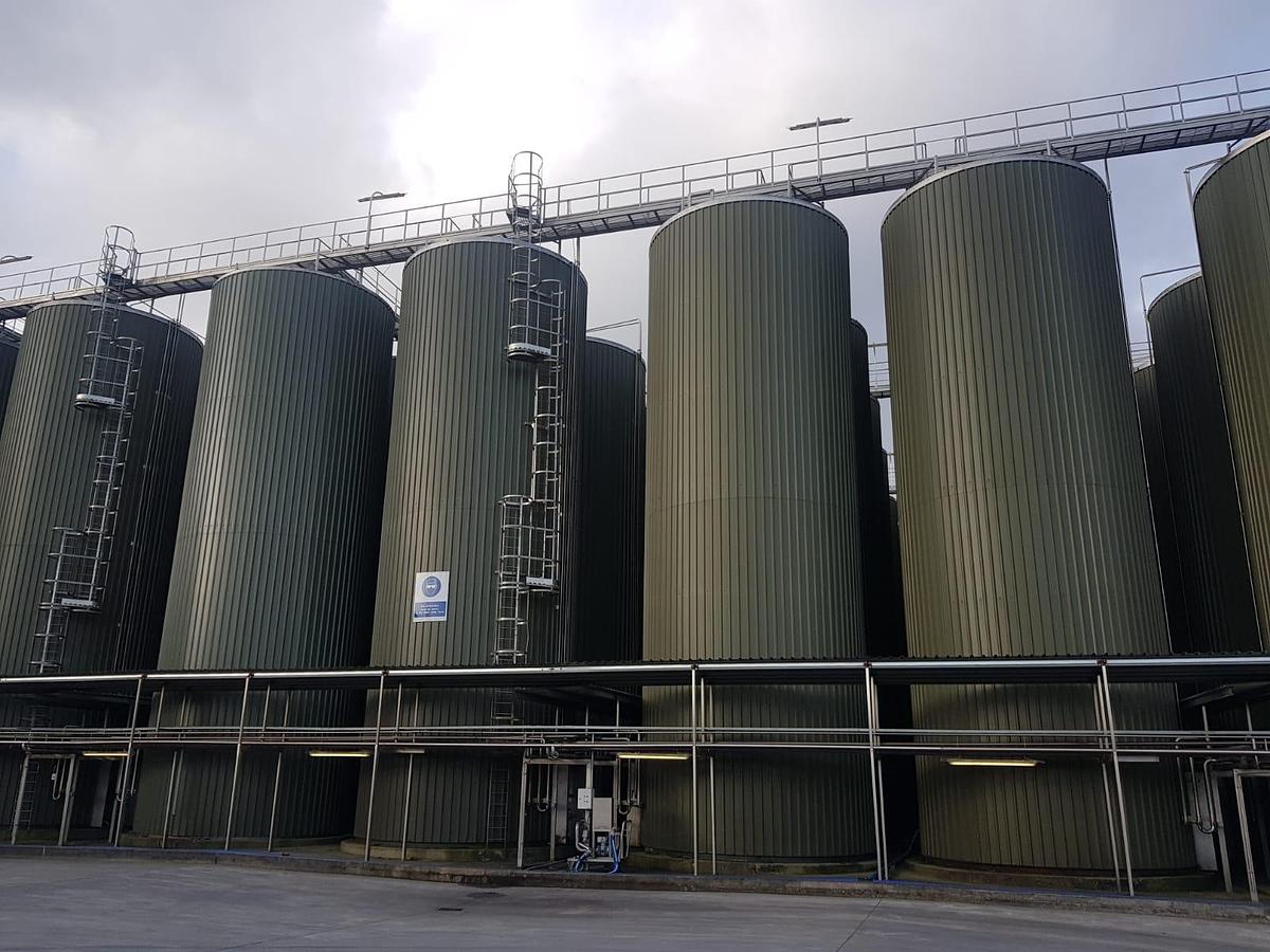Used 325,000 Litre 304 Stainless Steel Tanks