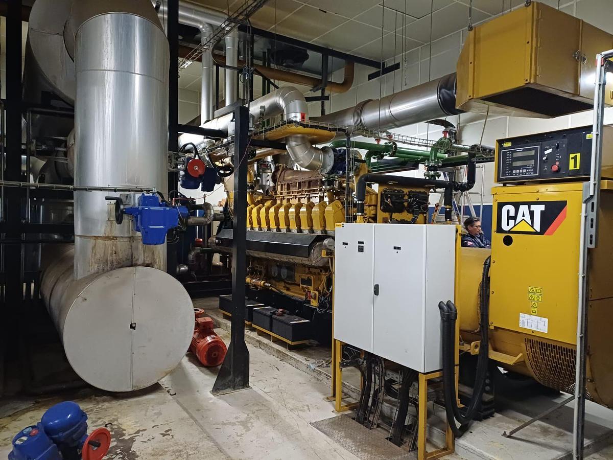 Used 2 × CATERPILLAR G3520C GAS GENERATORS | 3.88 MW | COMPLETE CHP POWER PLANT