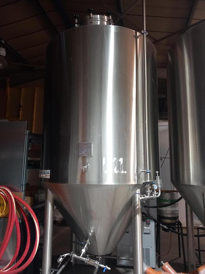 Used 3300 Litre Stainless Steel Fermenting Tanks