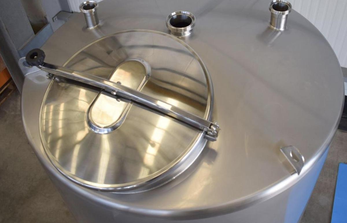 Brand New 2,000 Litre 304 Stainless Steel Storage Tanks