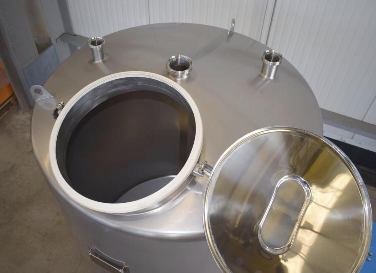 Brand New 2,000 Litre 304 Stainless Steel Storage Tanks