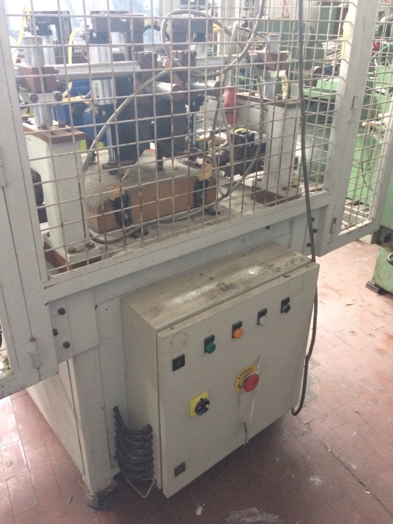 Usato Foratrice per sedili o componenti in multistrato