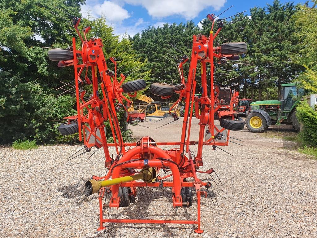 Used Kuhn GF8501MH Hay Rake
