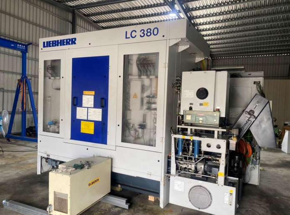 Used Zahnrad-Abwälzfräsmaschine LIEBHERR LC 380 Baujahr 2011