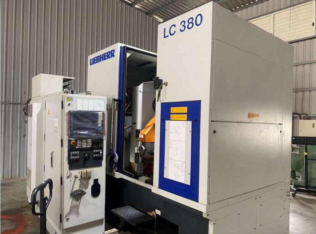 Used Zahnrad-Abwälzfräsmaschine LIEBHERR LC 380 Baujahr 2011