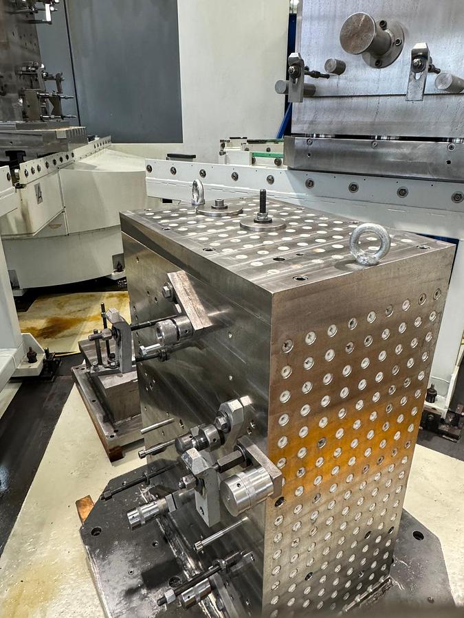 Used 4-ACHSEN BAZ MANDELLI STORM 2500 BJ. 2007