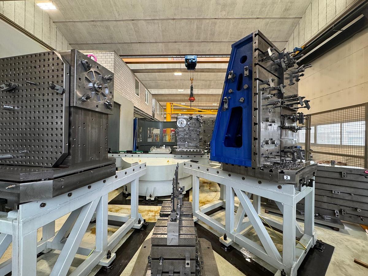 Used 4-ACHSEN BAZ MANDELLI STORM 2500 BJ. 2007