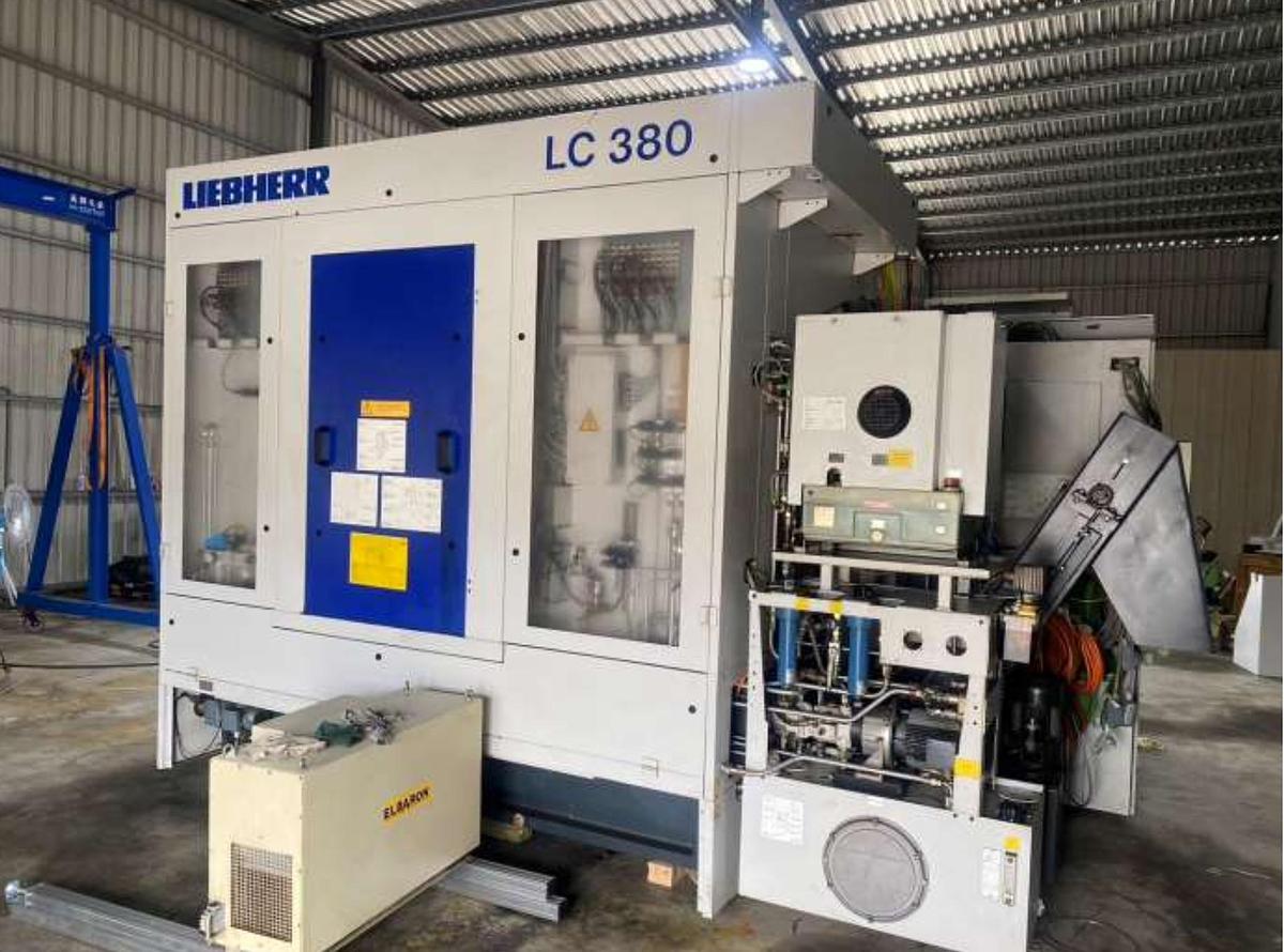 Used Zahnrad-Abwälzfräsmaschine LIEBHERR LC 380 Baujahr 2011