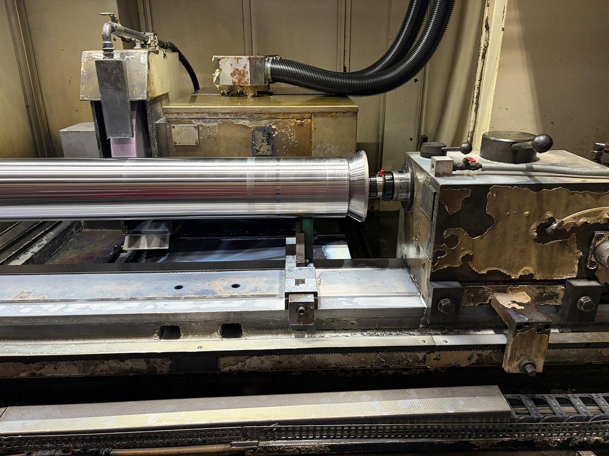 Used CNC Rundschleifmaschine Geibel & Hotz Baujahr 2012 Modell RS 2000 CM DS